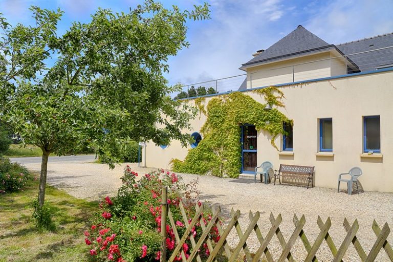Maisonnette de l’hôtel dans la verdure