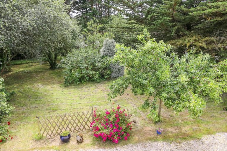 Jardin de l’hôtel au printemps