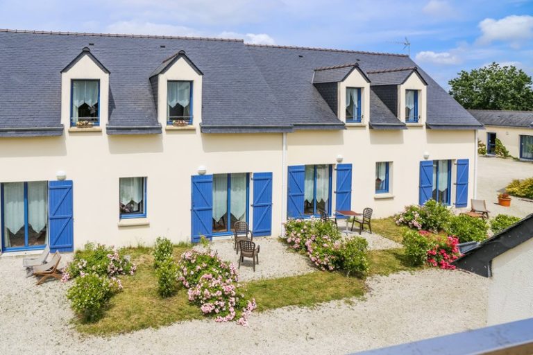 Maisonnettes aux volets bleus de l’hôtel Chevalier Gambette